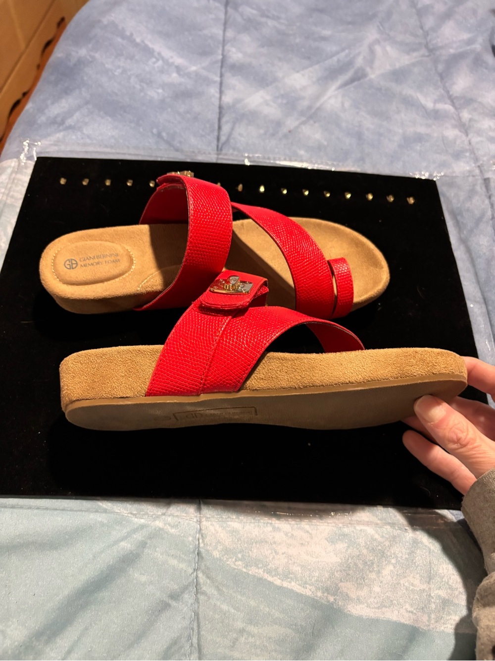 Giani Bernini Red Leather Toe-Ring Slide Sandal with Gold Logo Accent - Picture 5 of 9